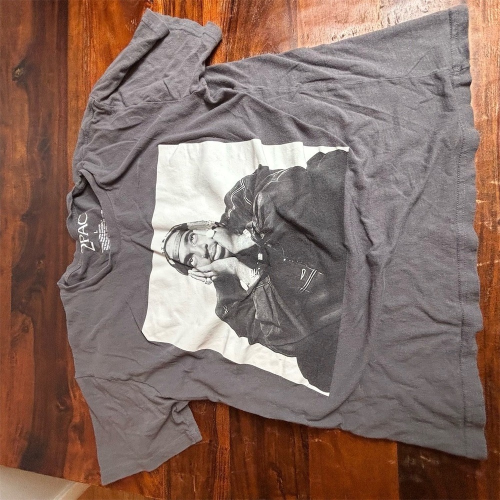 Amaru Entertainment 2Pac‎ Tupac Shakur Graphic T-Shirt Gray Size L